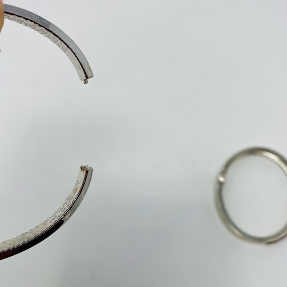 Elegant Blue and Red Bangle Bracelet Set - Picture 6 of 11